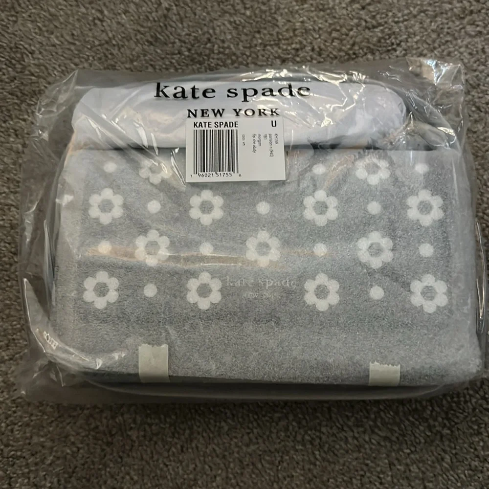 NEW Kate Spade Daisy Embossed Saffiano Leather Wallet on Chain